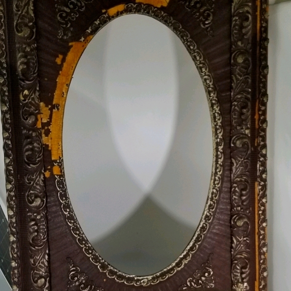 Very Vintage Pictures Frame - Picture 1 of 13